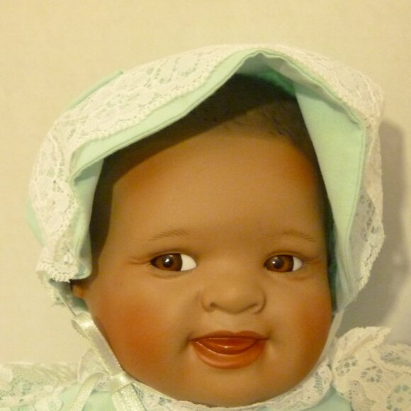 Yolanda Bello "Shawna" African American Porcelain Doll: Ashton Drake Galleries - Picture 12 of 12